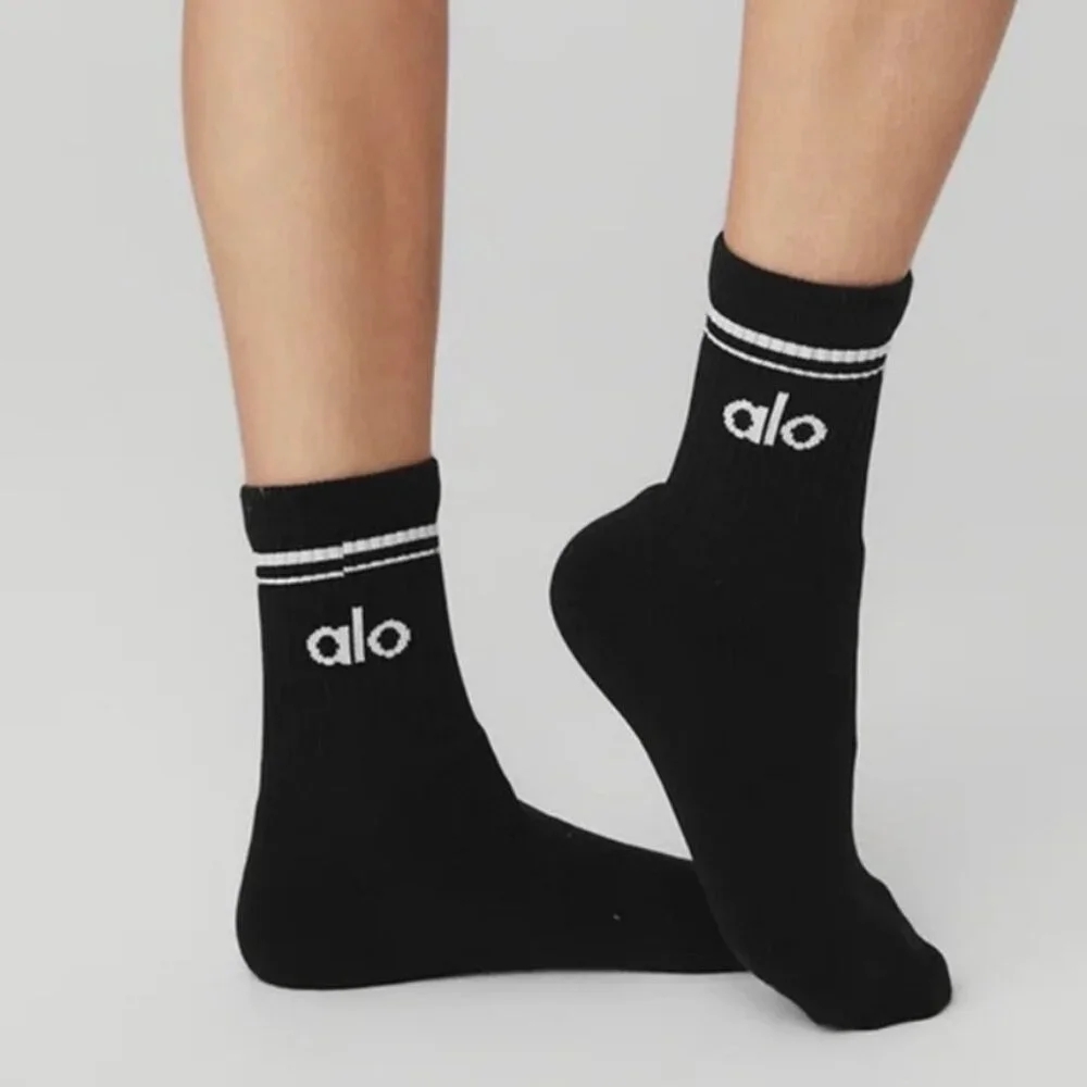 ALO Yoga Unisex Half-Crew Socks‎ in Black/White - NEW